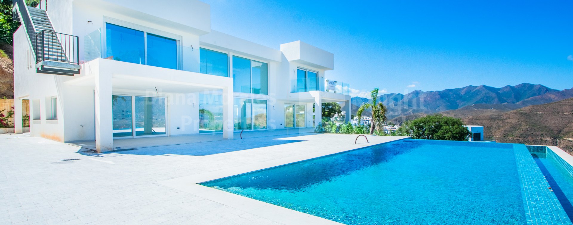 Luxury Villa with Stunning Views in La Mairena, Marbella