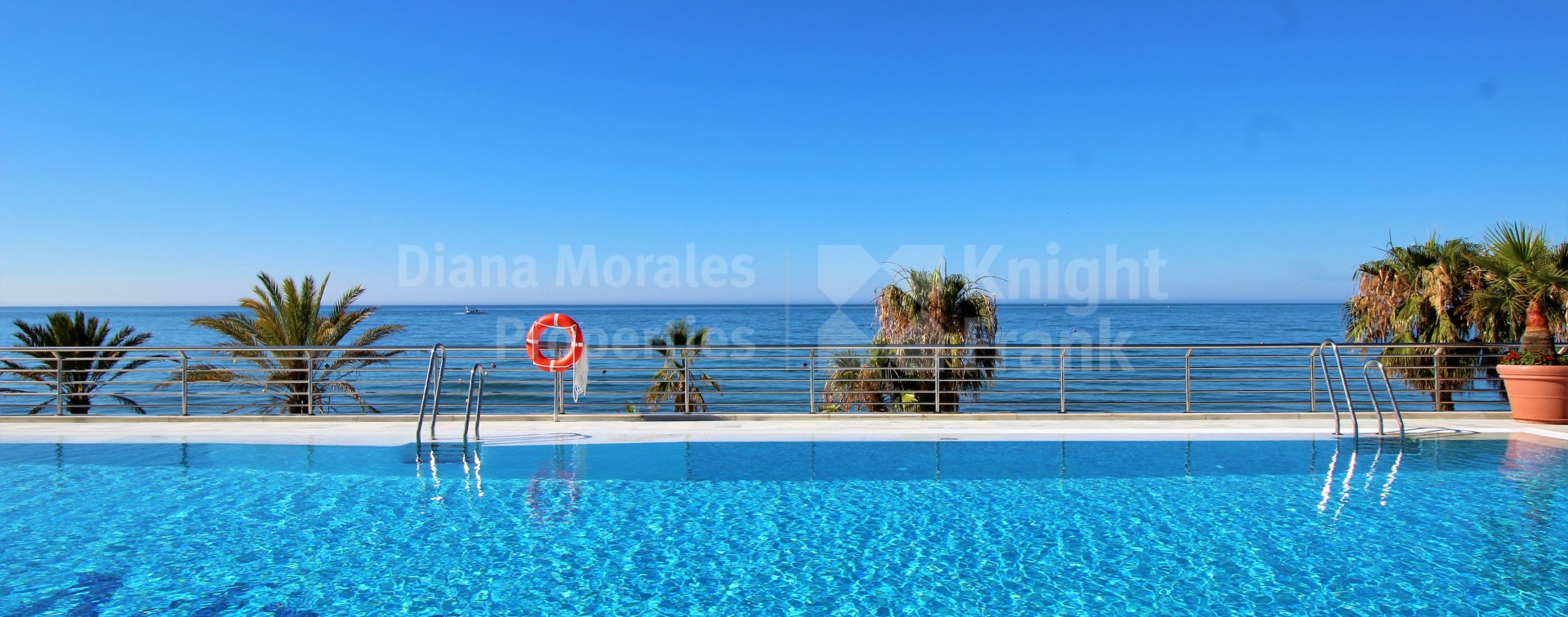 Marina Mariola, Apartment for sale in a beachfront complex