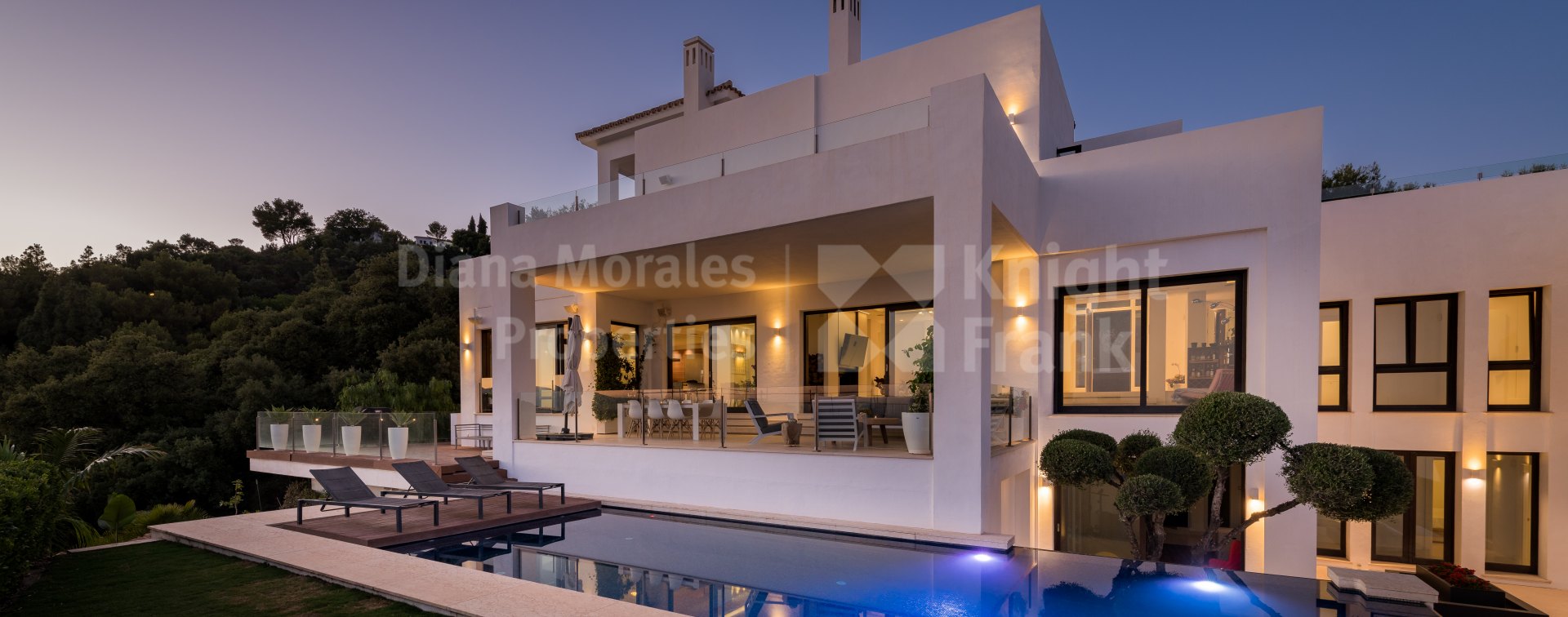 Los Altos de los Monteros, Villa de estilo contemporáneo con vistas panorámicas al mar