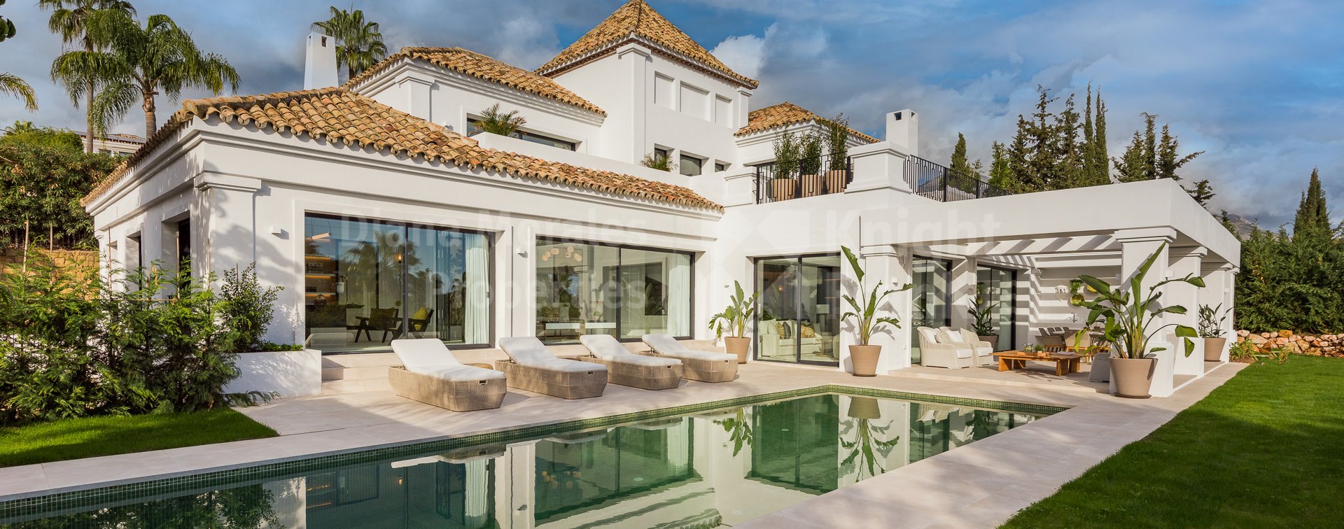 Nueva Andalucia, Villa con un estilo tradicional contemporáneo