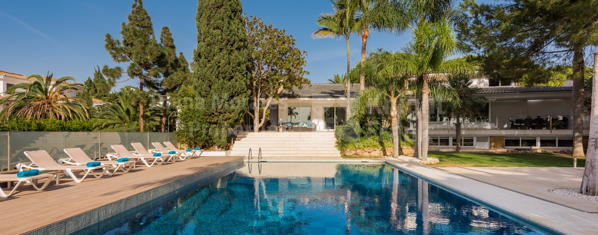 Hacienda las Chapas, Außergewöhnliche Villa mit großem Garten an prestigeträchtiger Adresse