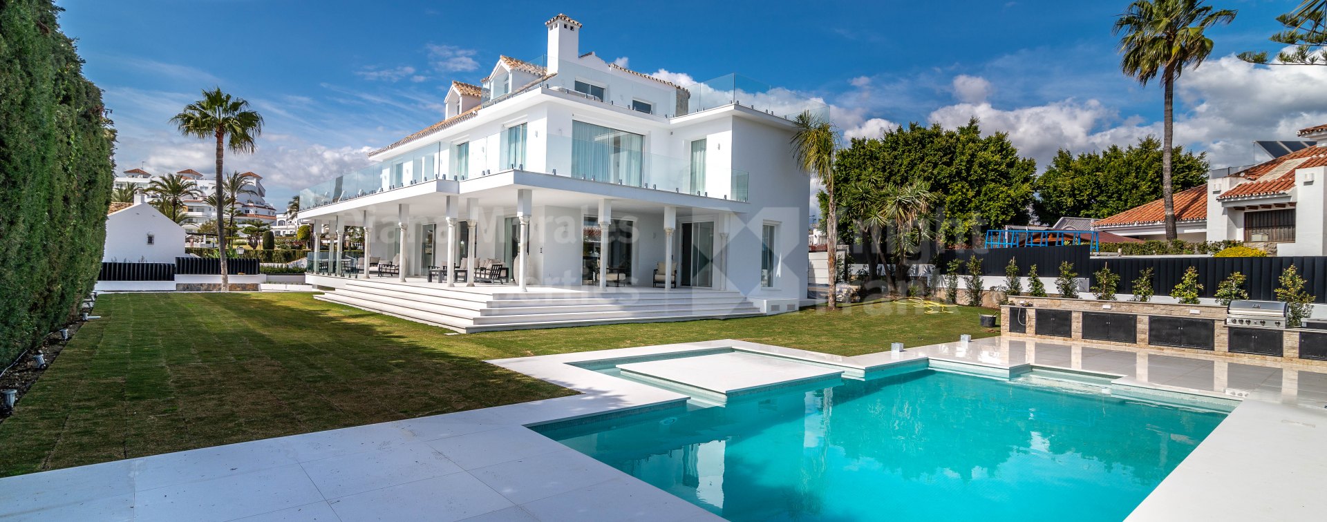 La Pera, Impresionante villa con vistas al mar cerca de todo tipo de servicios