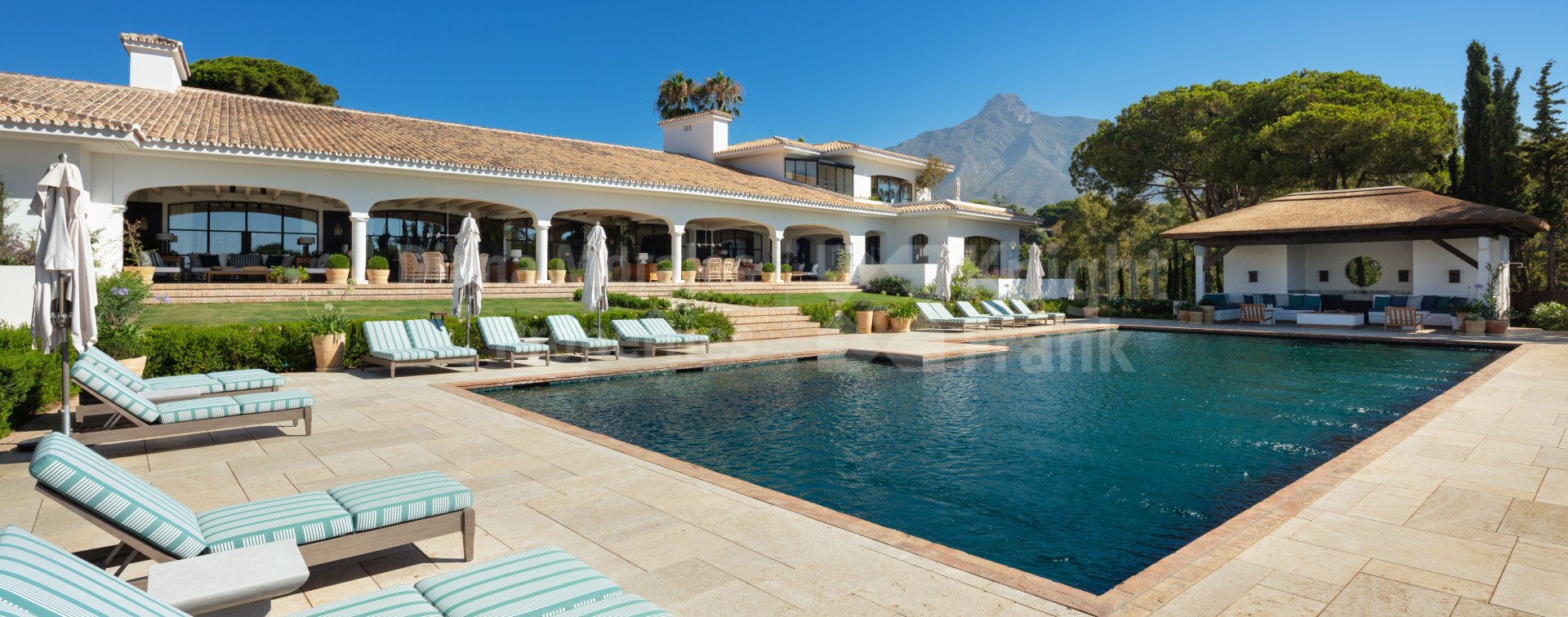 Las Lomas del Marbella Club, Villa mit Panoramablick auf das Meer im Herzen der Goldenen Meile