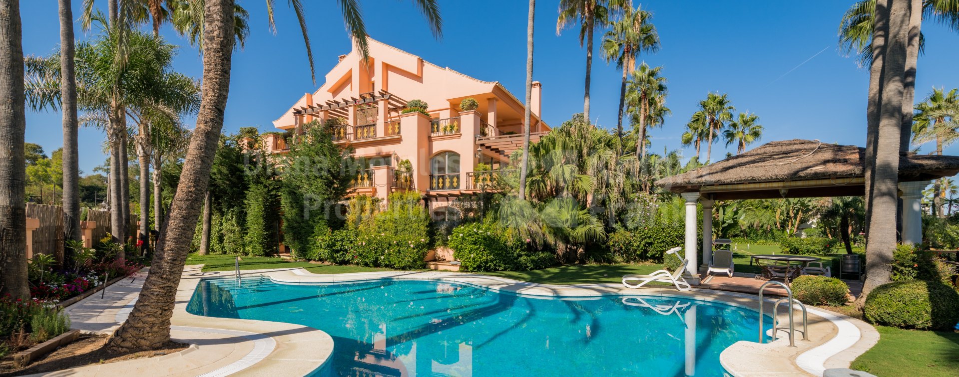 Casa Nova Beach, wonderful seafront garden duplex