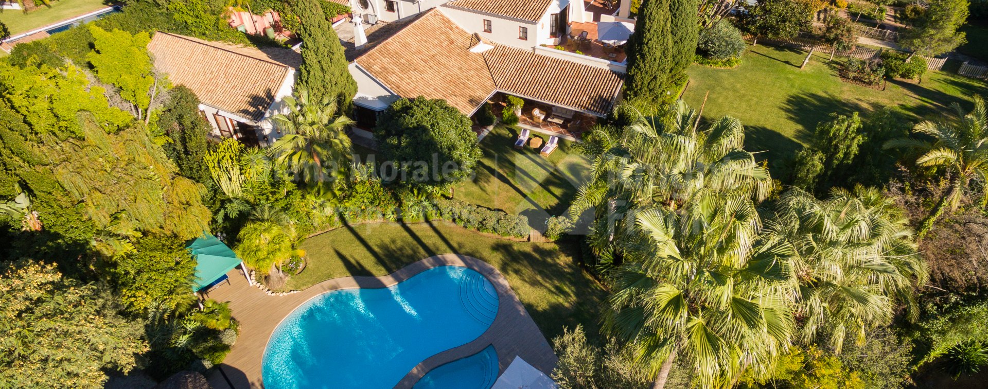 Marbella Hill Club, Ten bedroom villa for rent with andalusian charm