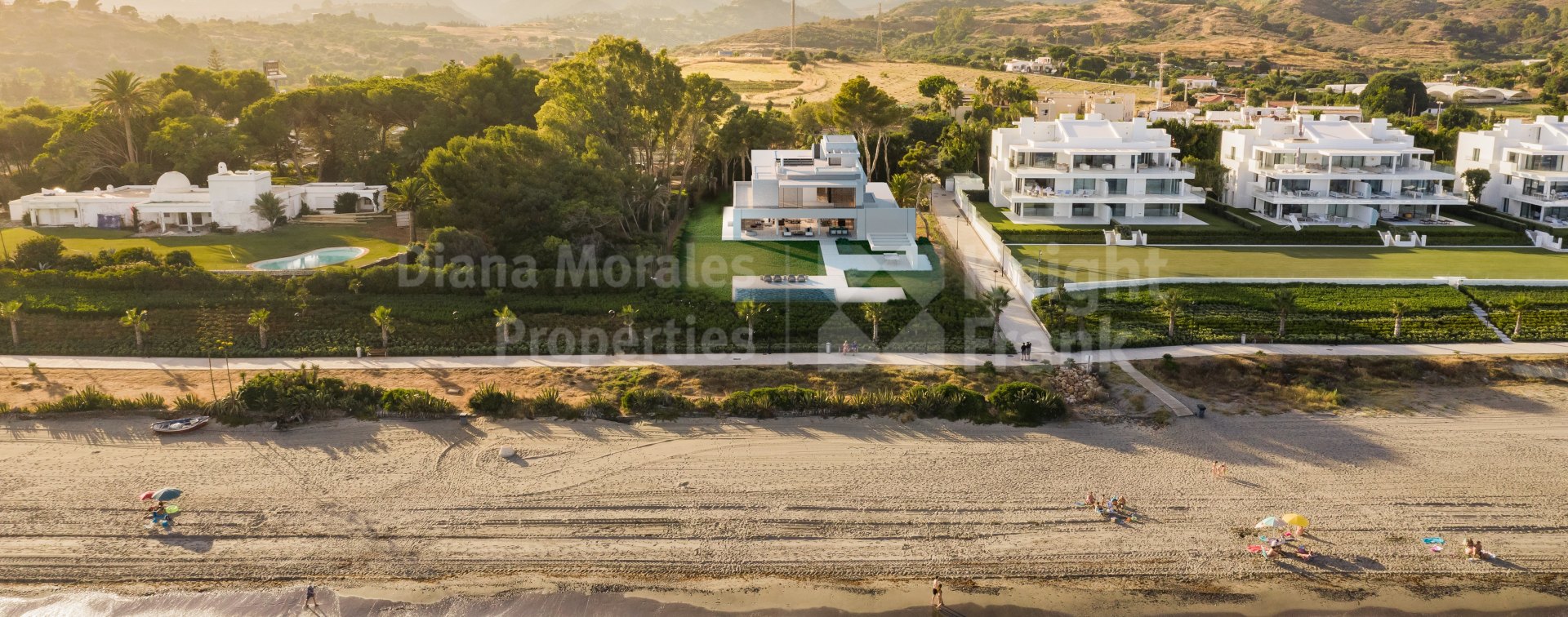 Emare, Moderne Villa in erster Linie des Strandes