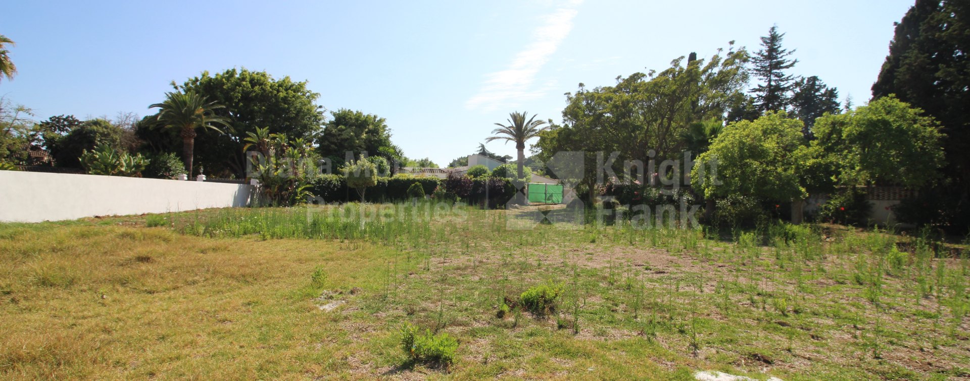 Guadalmina Baja, Großes Grundstück in der Strandgemeinde