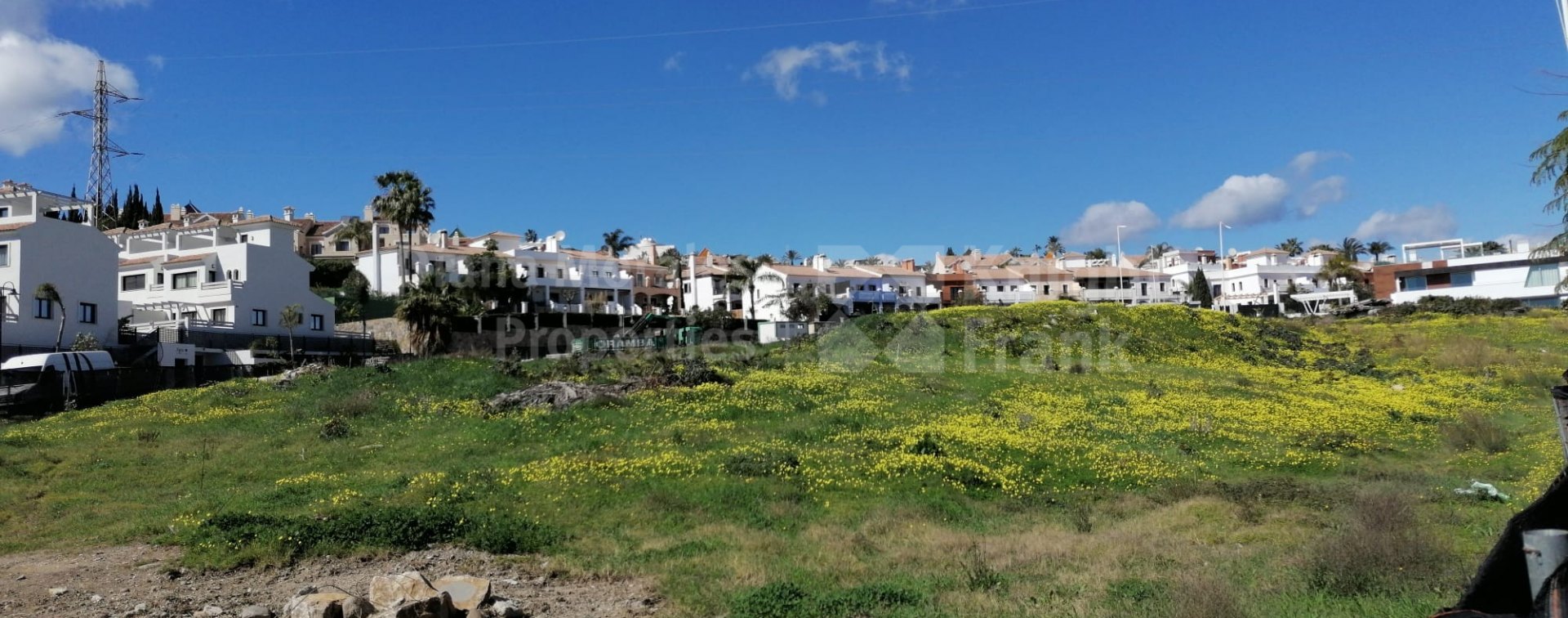 Terrains à vendre dans l'urbanisation tranquille d'El Campanario, Estepona