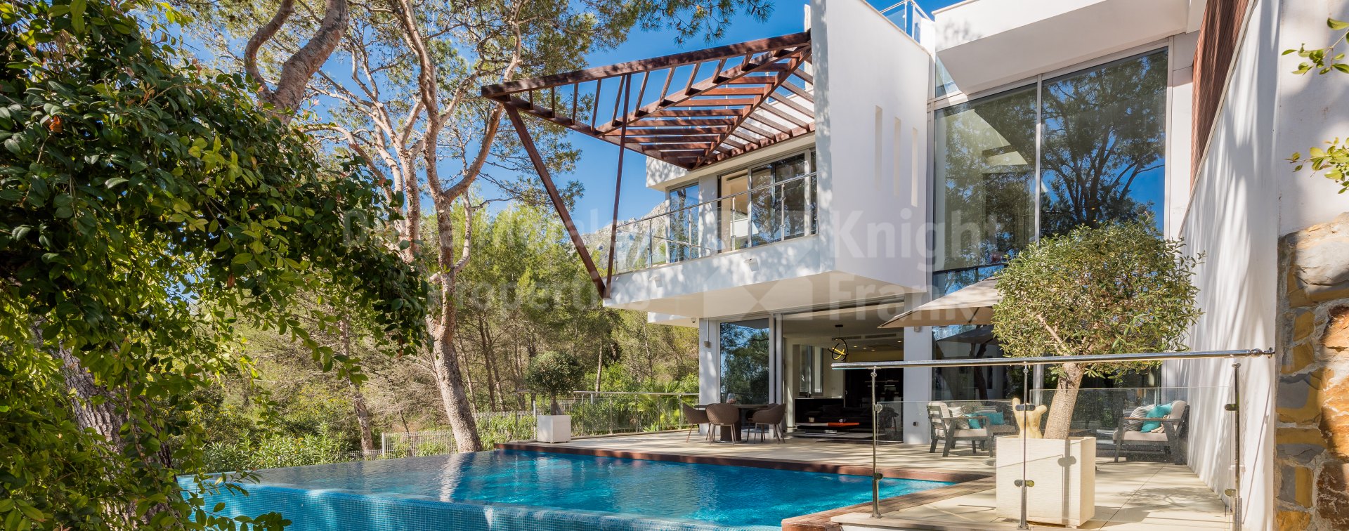 Sierra Blanca, Villa d'angle jumelée de conception moderne à Meisho Hills