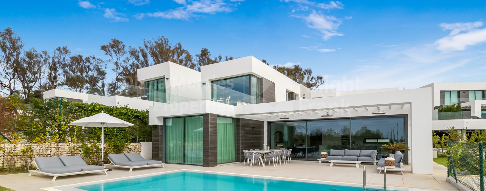 Luxury living in a gated community near Cabopino