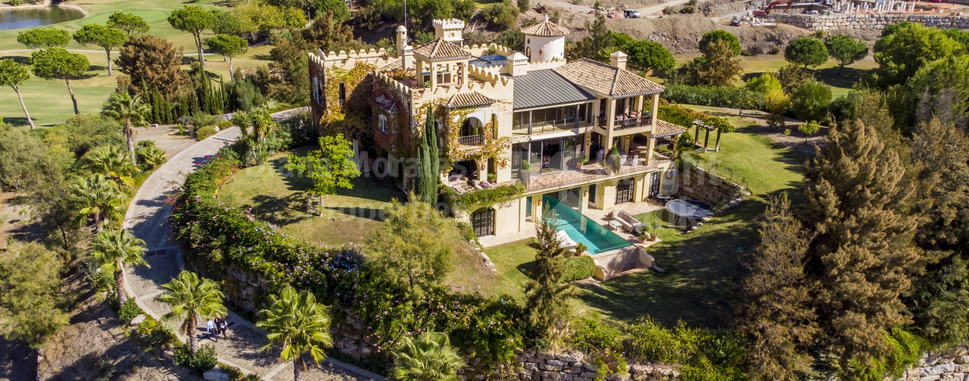 Marbella Club Golf Resort, Alhambra-style house in prestigious location with spectacular views