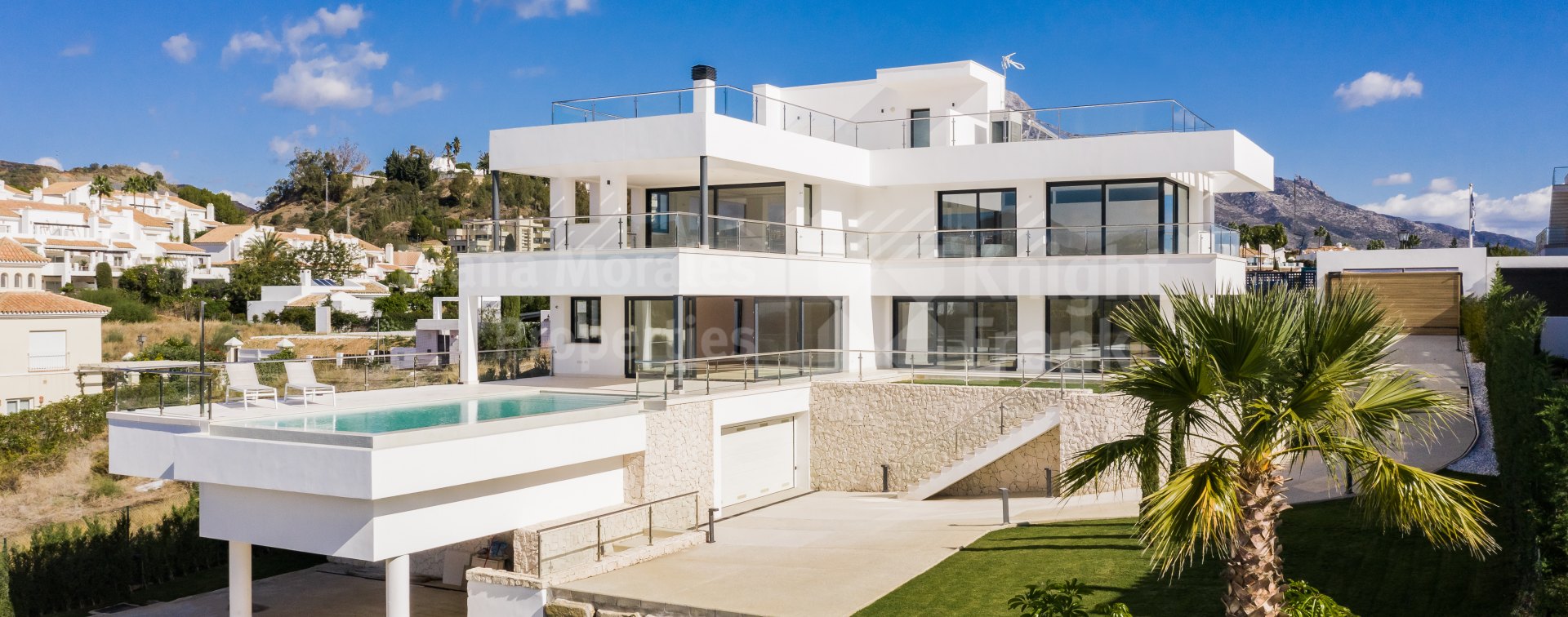 Haza del Conde, Villa contemporánea rodeada de campos de golf