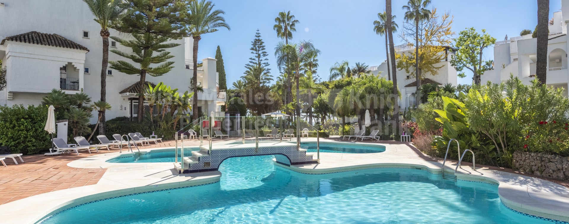 Exceptional apartment in Alhambra del Mar