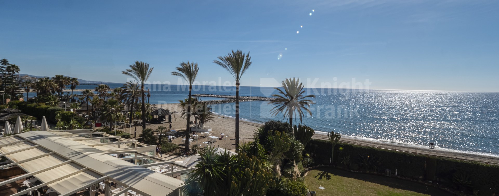 Puerto Banus, Geräumige Wohnung in erster Strandlinie