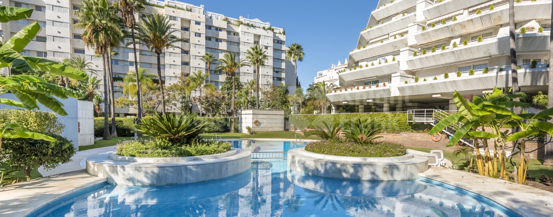 Marbella Centre, Second line beach apartment