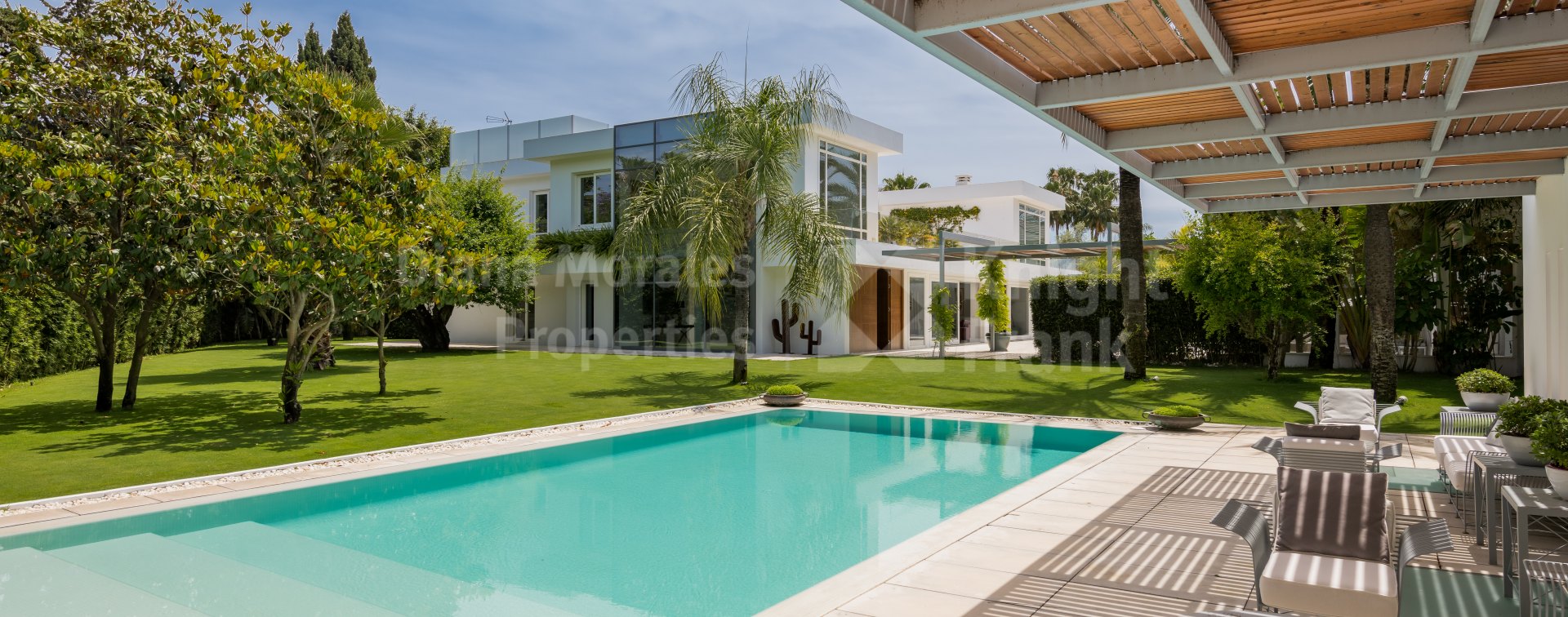 Fesselnde renovierte Villa in Guadalmina Baja