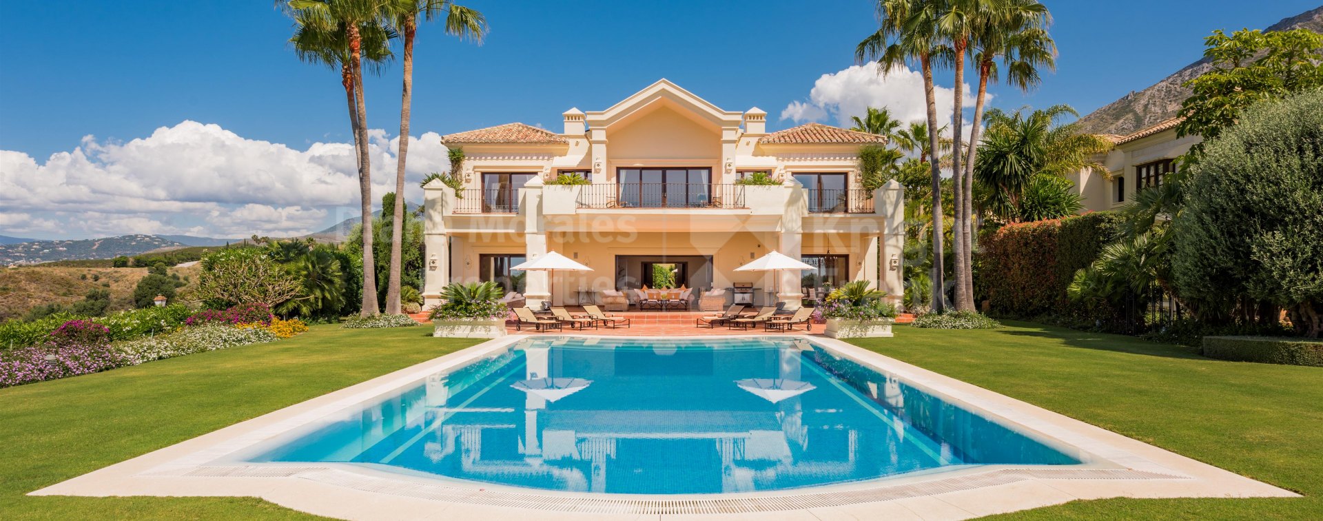 Marbella Hill Club, Imposing hilltop mansion