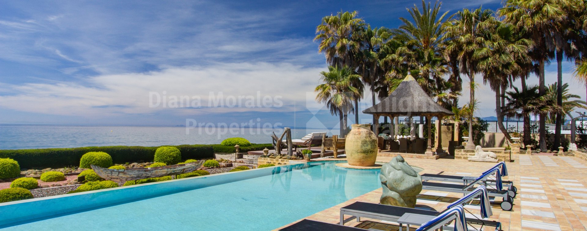 Los Monteros, Imposing first line beach villa in sought after location