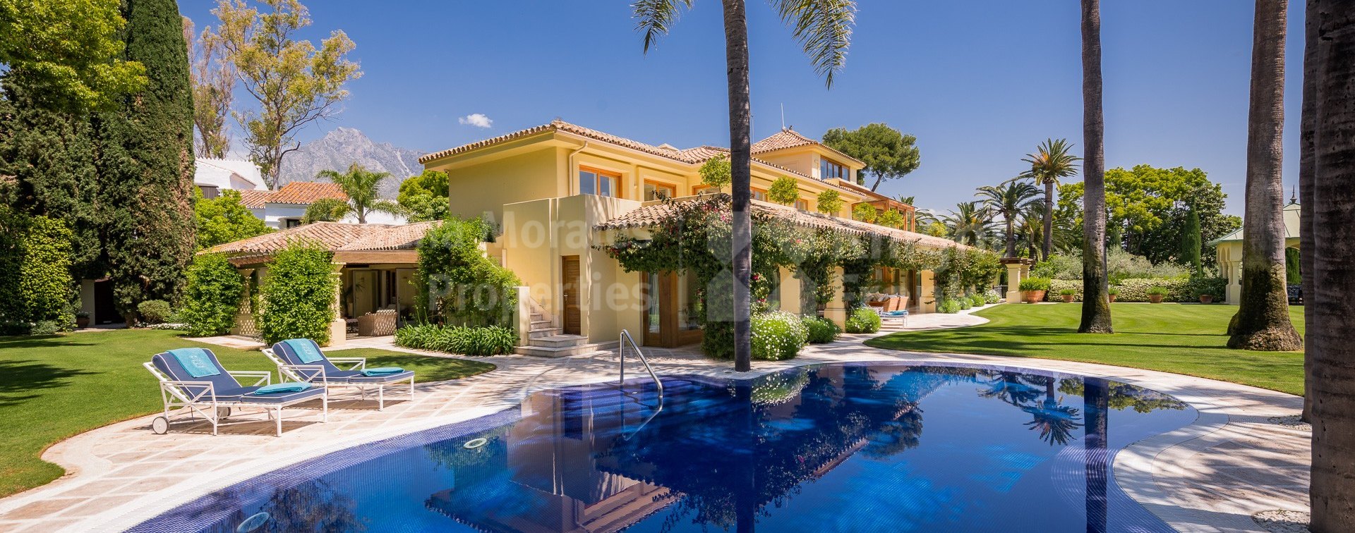 Beach Side Golden Mile, Villa de neuf chambres à louer à court terme au Marbella Club