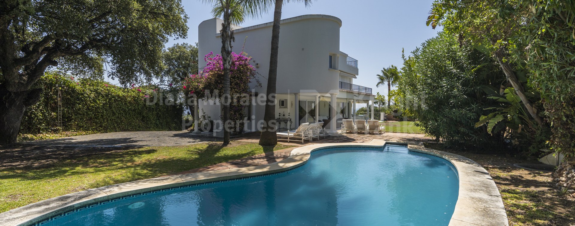Altos Reales, Villa within gated community on the Golden Mile