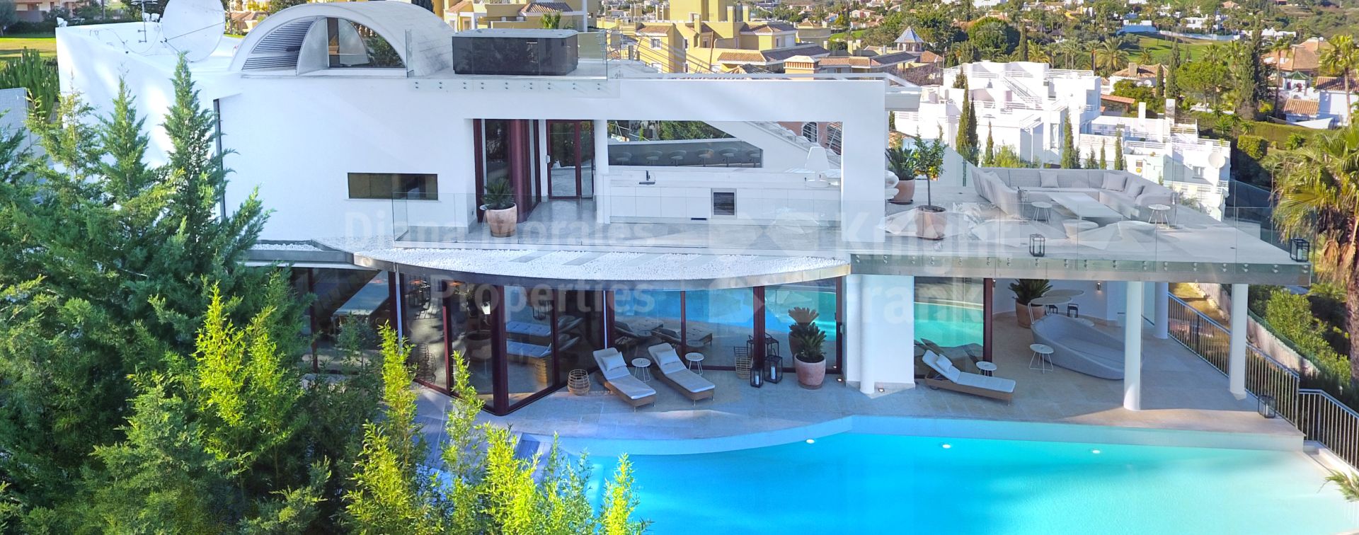 Hochmoderne 7-Schlafzimmer-Villa in Nueva Andalucia zu vermieten