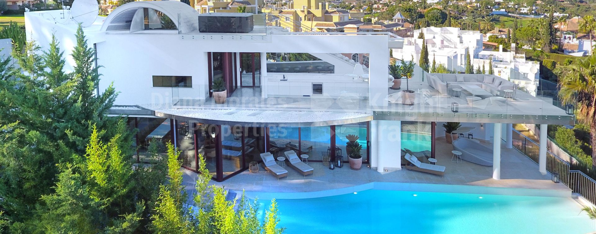 Nueva Andalucia, Villa contemporaine orientée à l'est avec vue panoramique