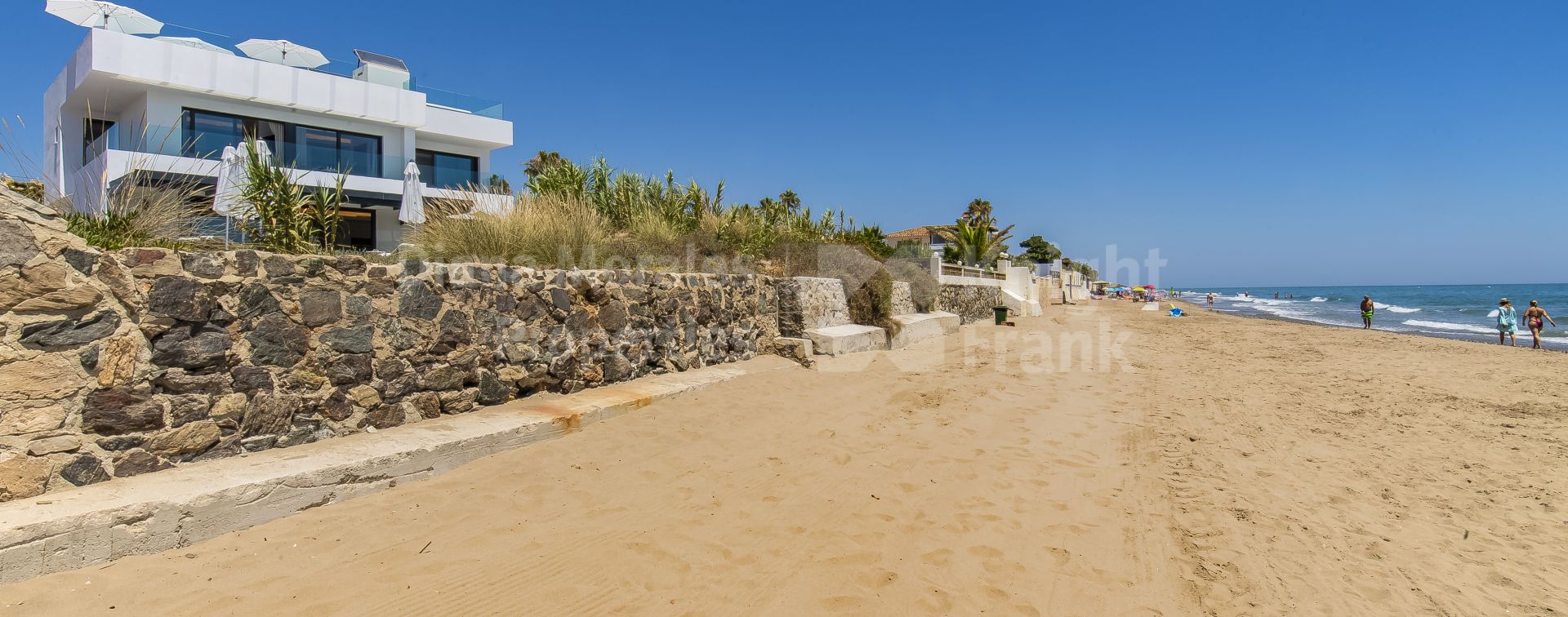 Costabella, Haus im zeitgenössischen Stil direkt am Strand