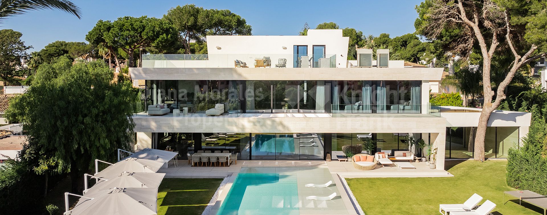 Los Monteros, Strandvilla von zwei der besten Architekturbüros Spaniens – AMES und A-cero.