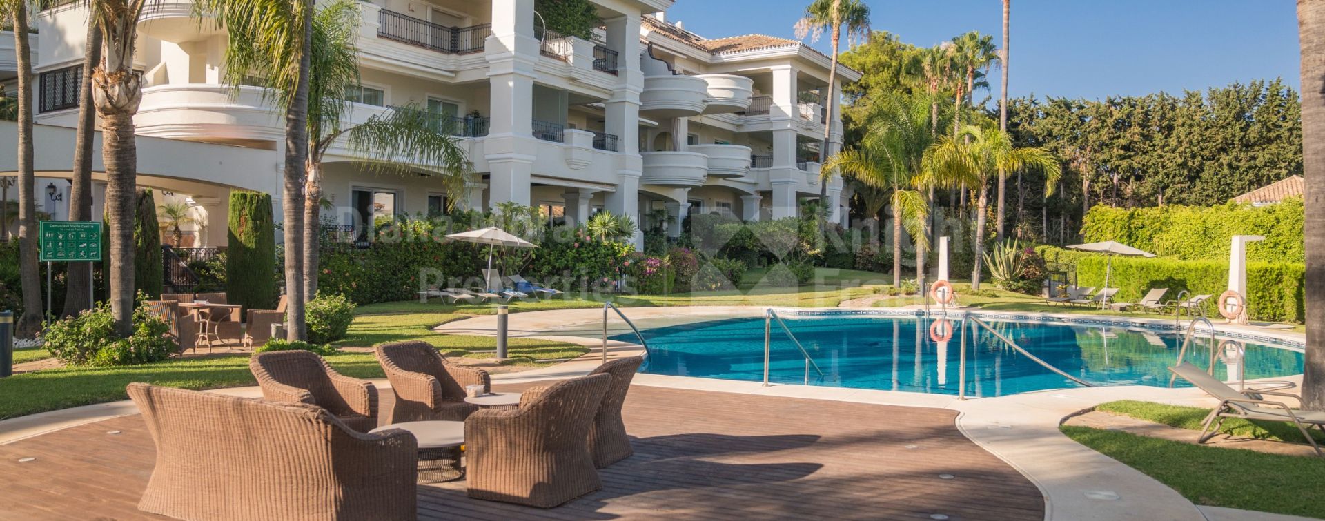 Altos Reales 1, apartamento en urbanización cerrada junto a Sierra Blanca