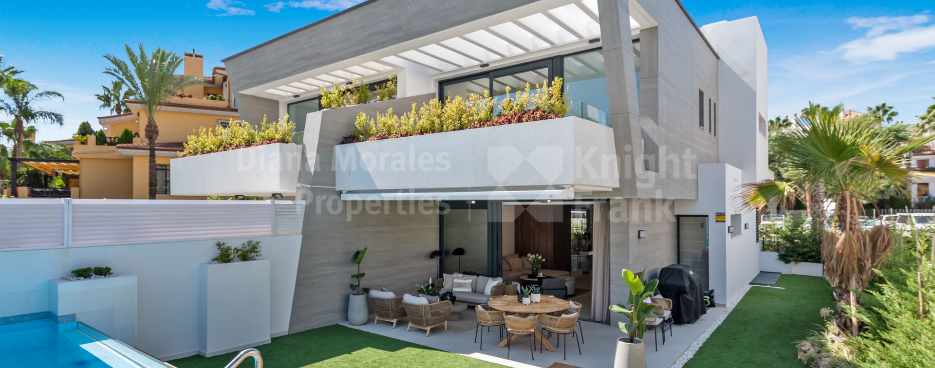 Las Mimosas, Modern semi-detached villa about 200 metres from the beach