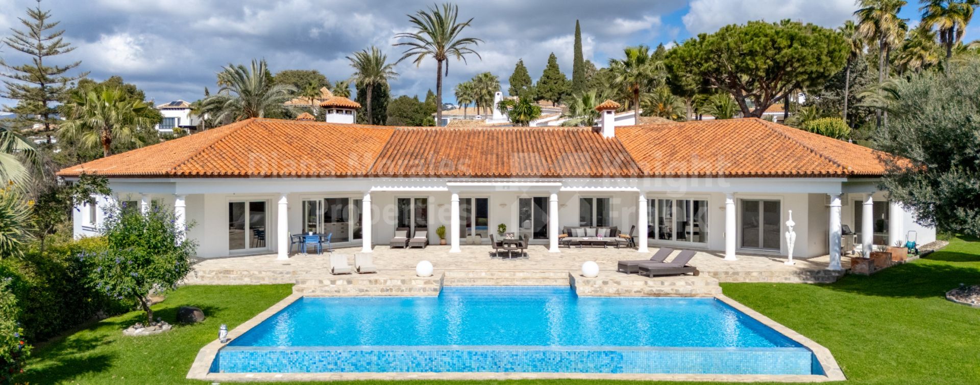 Casa Olivo, Familienvilla mit spektakulärem Meerblick in Hacienda las Chapas