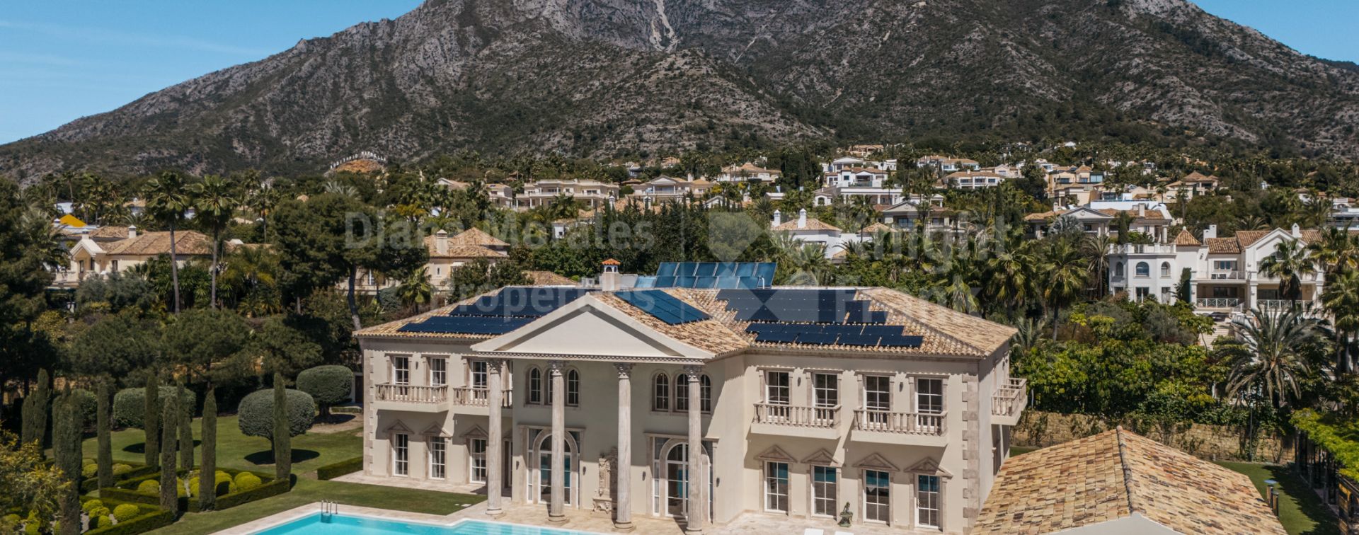 Sierra Blanca, Вилла Sinfonía: величественный неоклассический особняк с панорамным видом на море в Сьерра-Бланке.