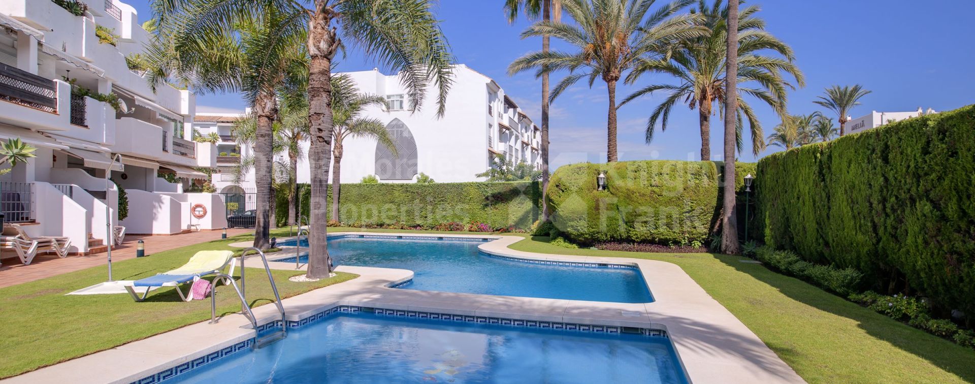Alcazaba Gardens, Zweizimmer-Duplex-Penthouse fußläufig zu Puerto Banús gelegen
