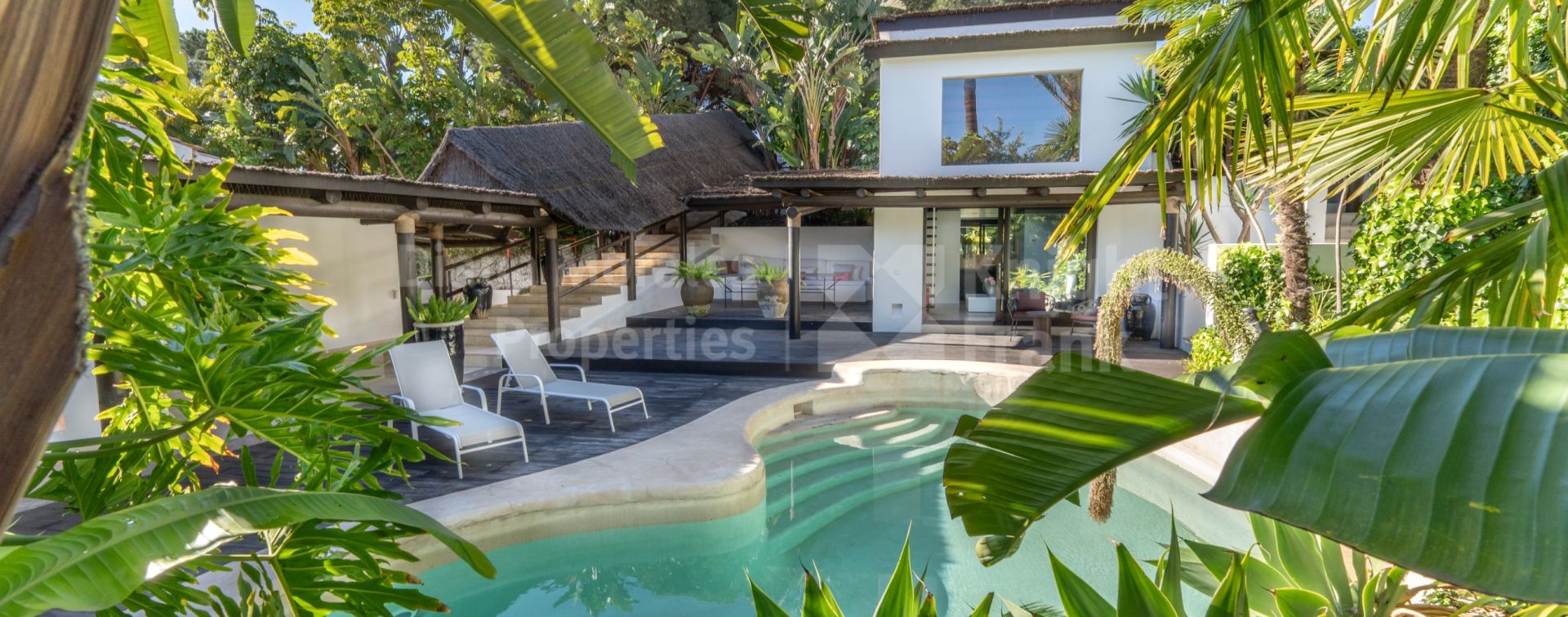 Balinese style villa in Las Brisas