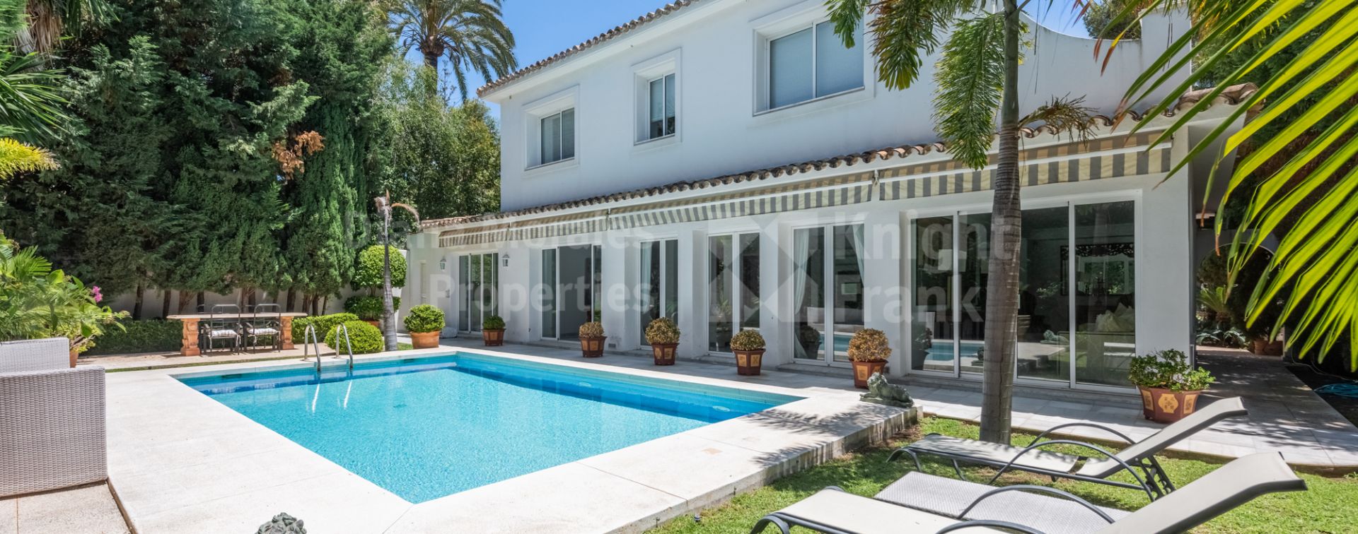 Contemporary villa In Los Monteros Beach