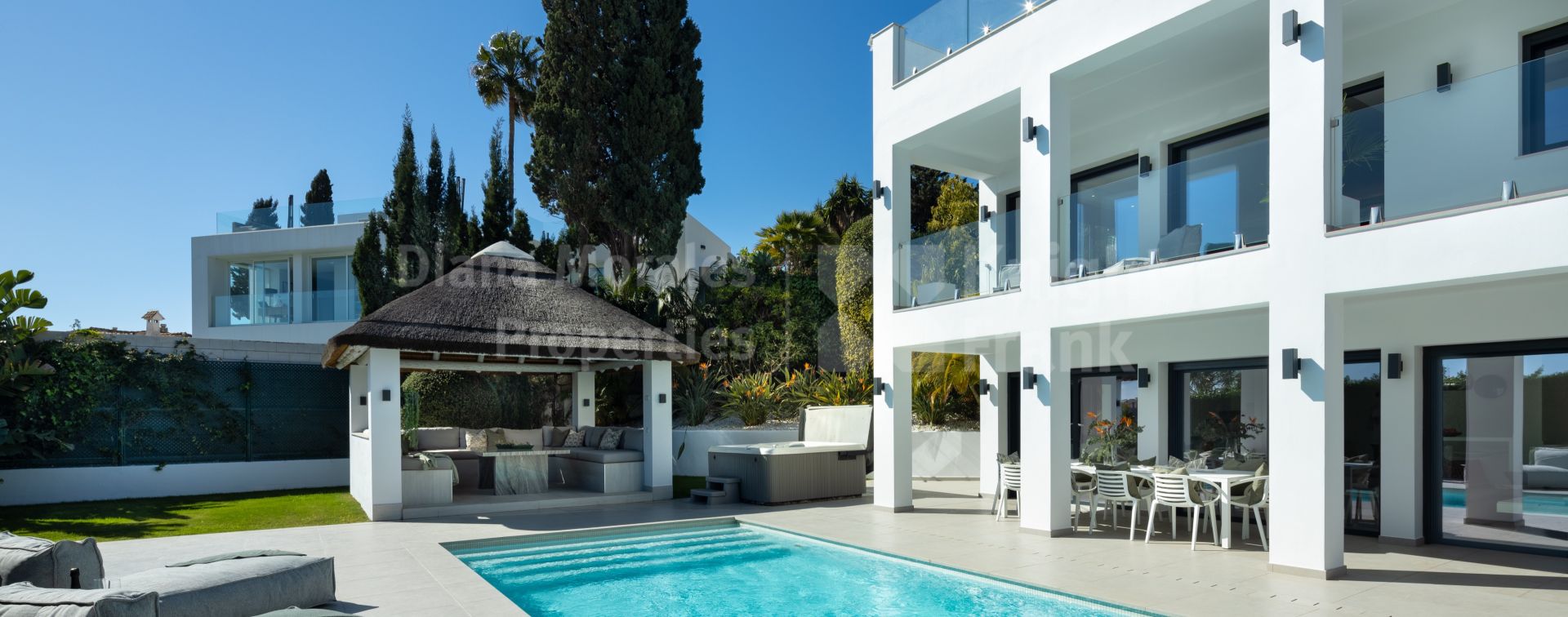 Villa moderne et lumineuse à Nueva Andalucía