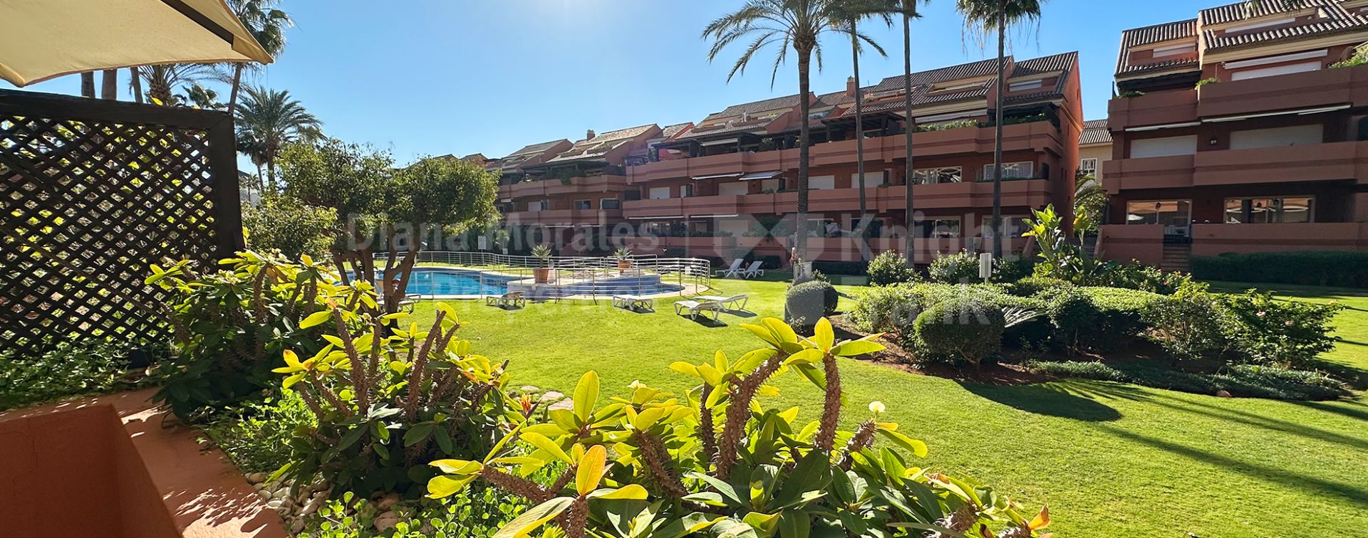 El Embrujo Playa, Beachside two-bedroom west facing apartment near Puerto Banus