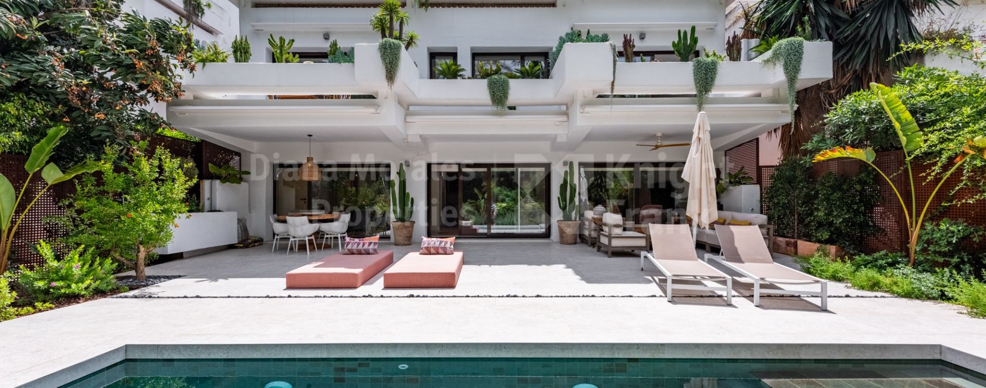 Kings Hills, Exclusivo apto. bajo dúplex con jardín y piscina privados en la Milla de Oro