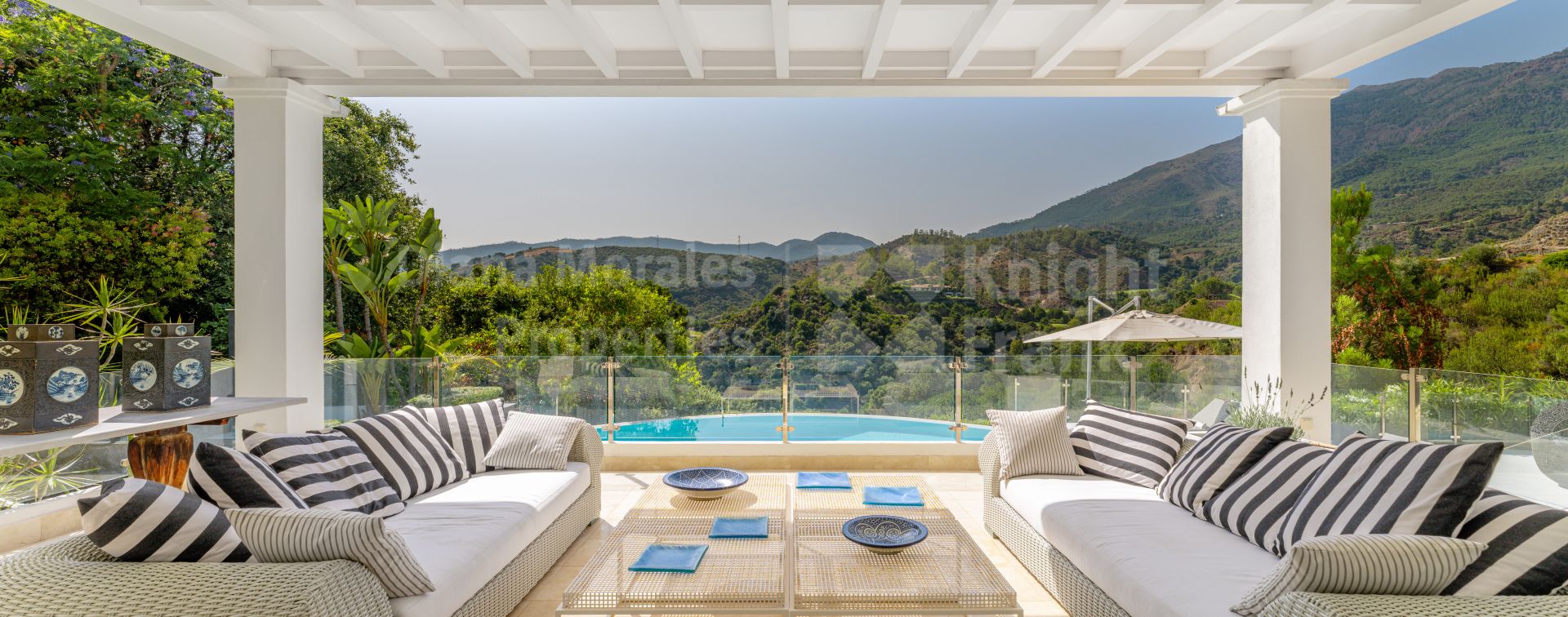 Elegante villa de seis dormitorios orientada al oeste en La Zagaleta