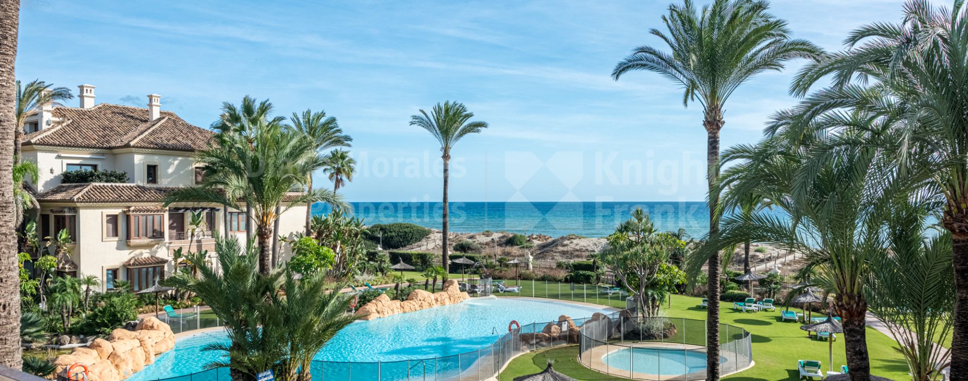 Apartment for rent in Los Monteros Playa with stunning frontline sea views