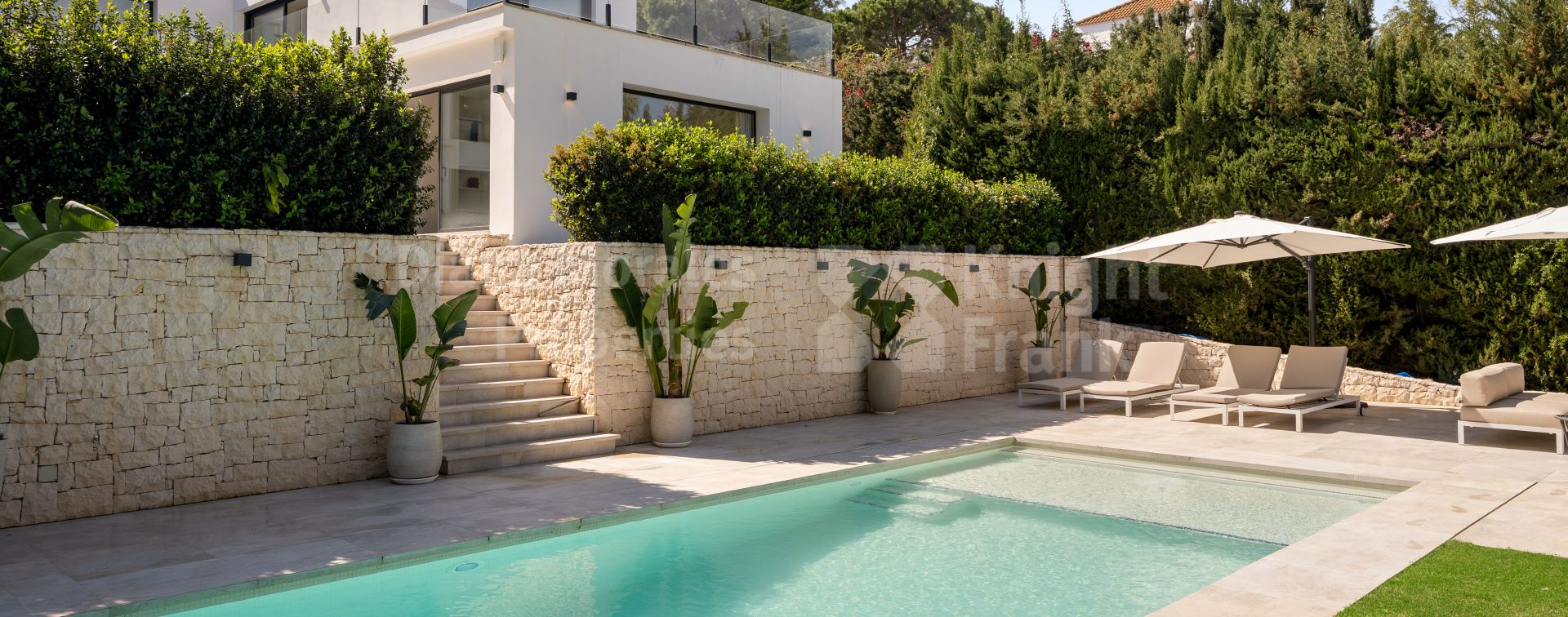 Villa Aura, contemporary design next to Las Brisas Golf