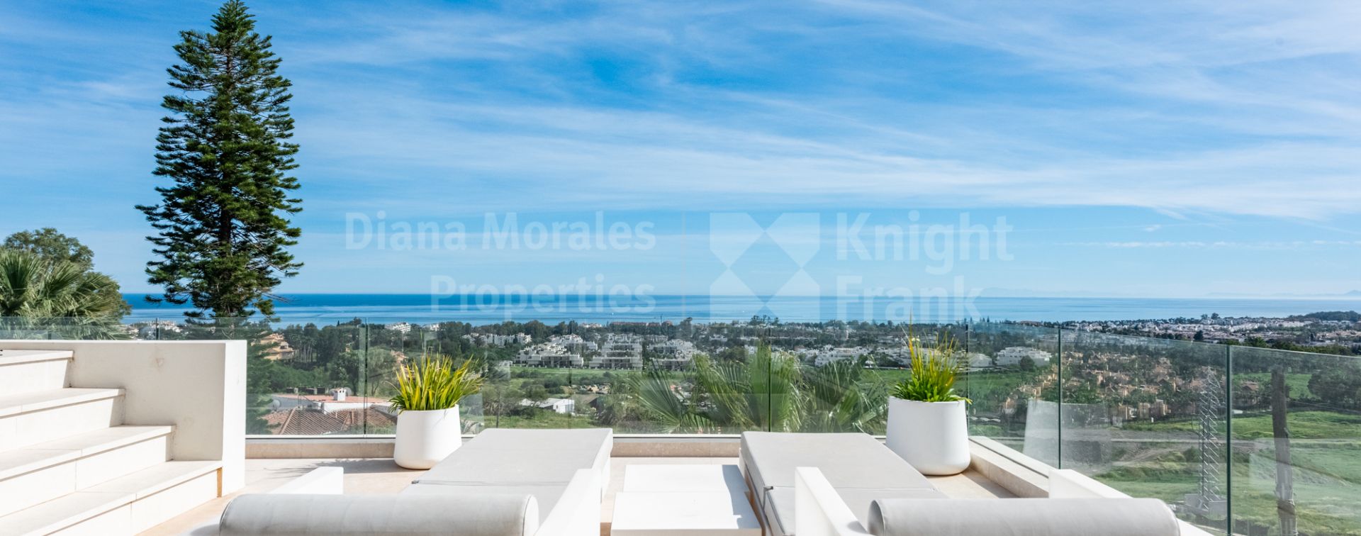 Nueva Andalucia, Elegante villa con vistas panorámicas al mar y a la montaña