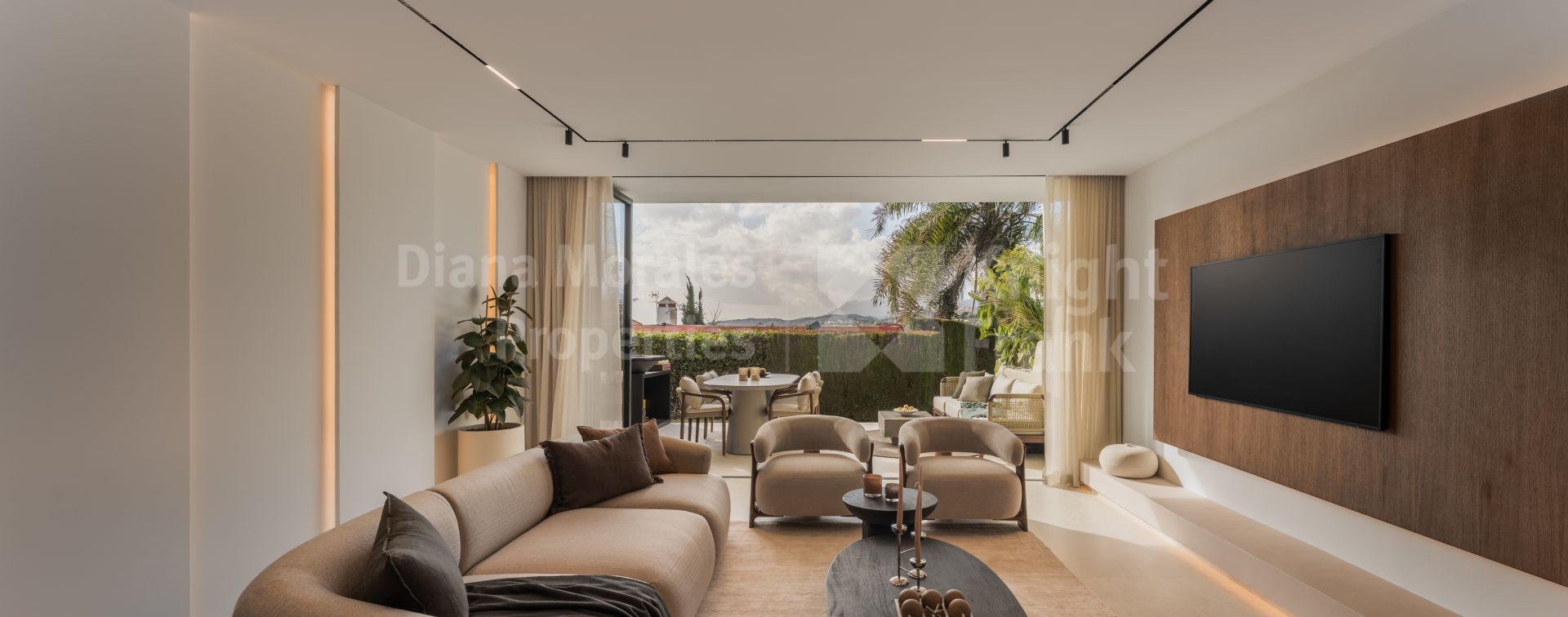 Casa Suma, adosado contemporáneo en Los Altos de Aloha