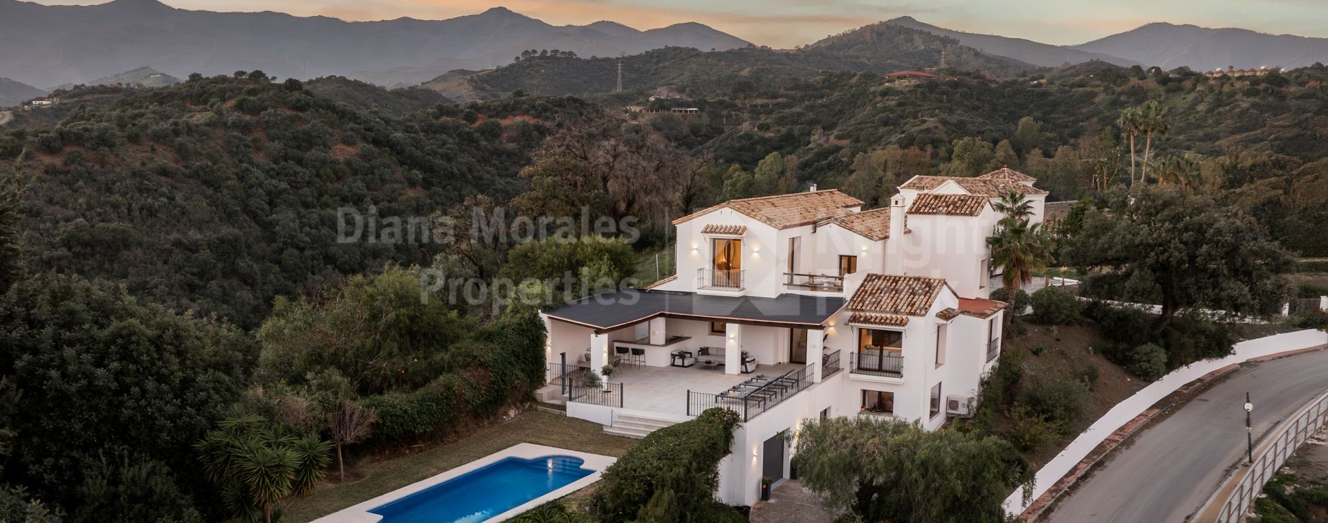 Selwo, Casa Edén, a bright retreat between nature and the coast in Estepona