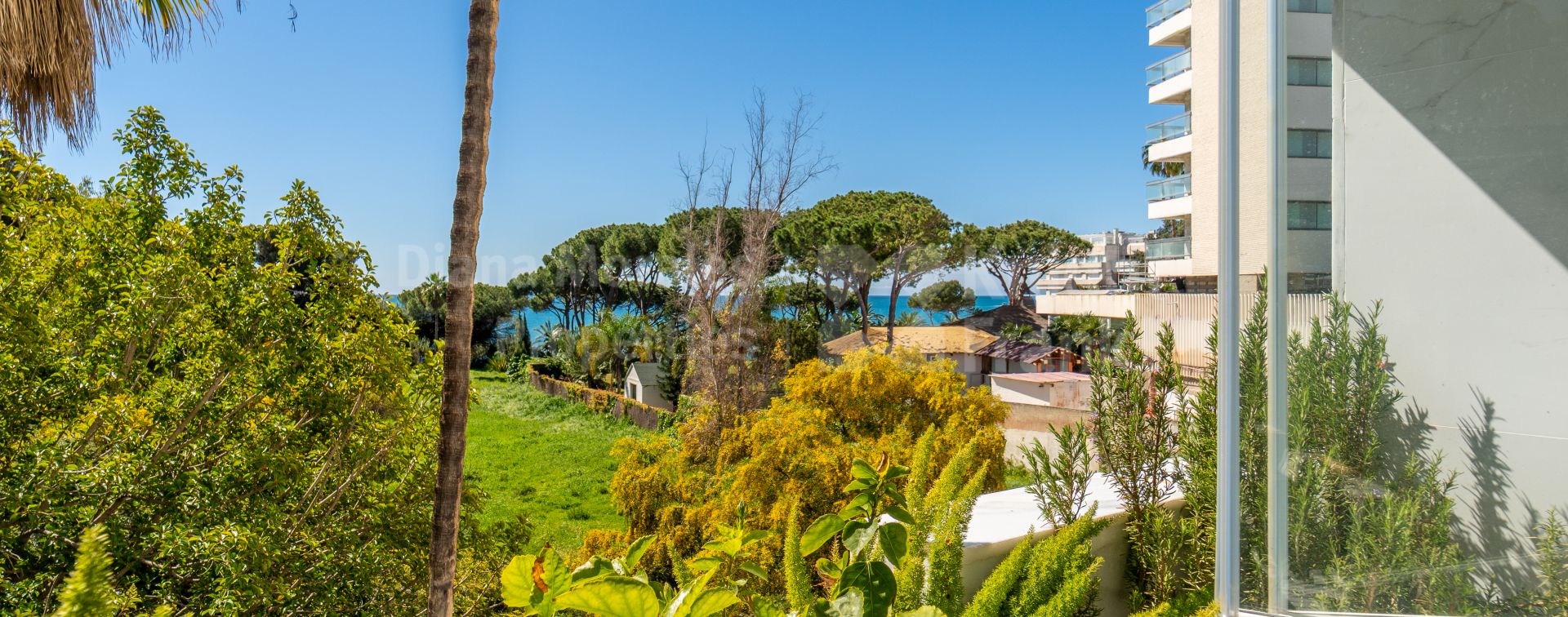 Jardín del Mediterráneo, Modernes Apartment im zeitgenössischen Stil in Strandnähe