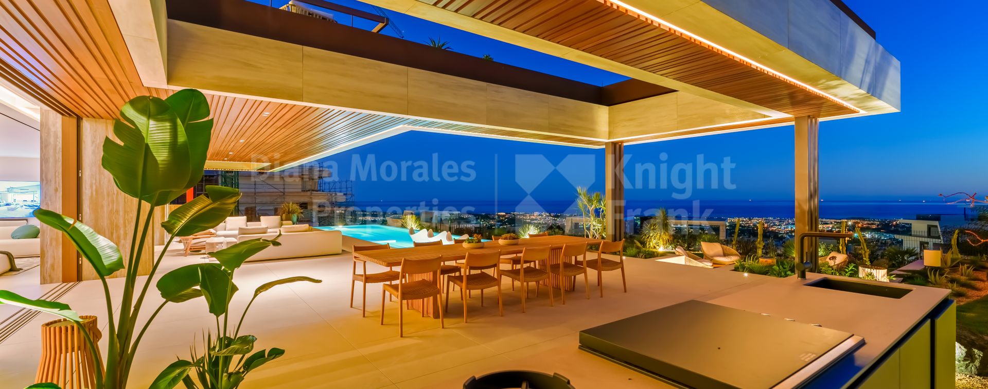 Benahavis, Five-bedroom furnished villa with unparalleled views of the sea