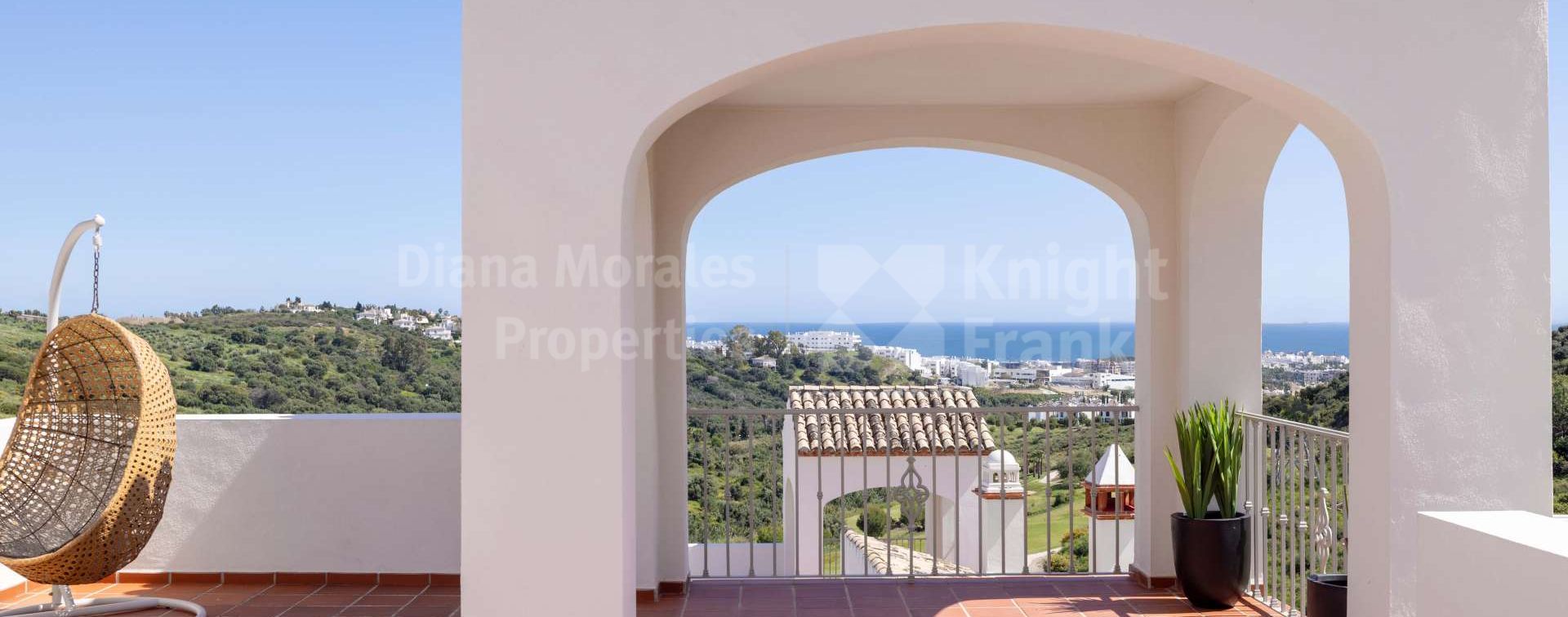 Estepona West, Completely renovated 3-bedroom townhouse in western Estepona