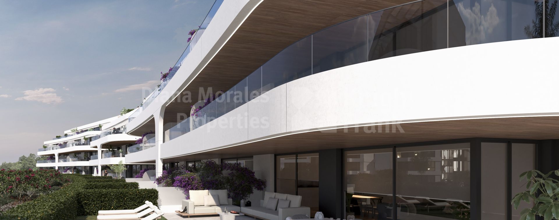 Atalaya, Three-bedroom first floor apartment amid 5 golf courses in East Estepona