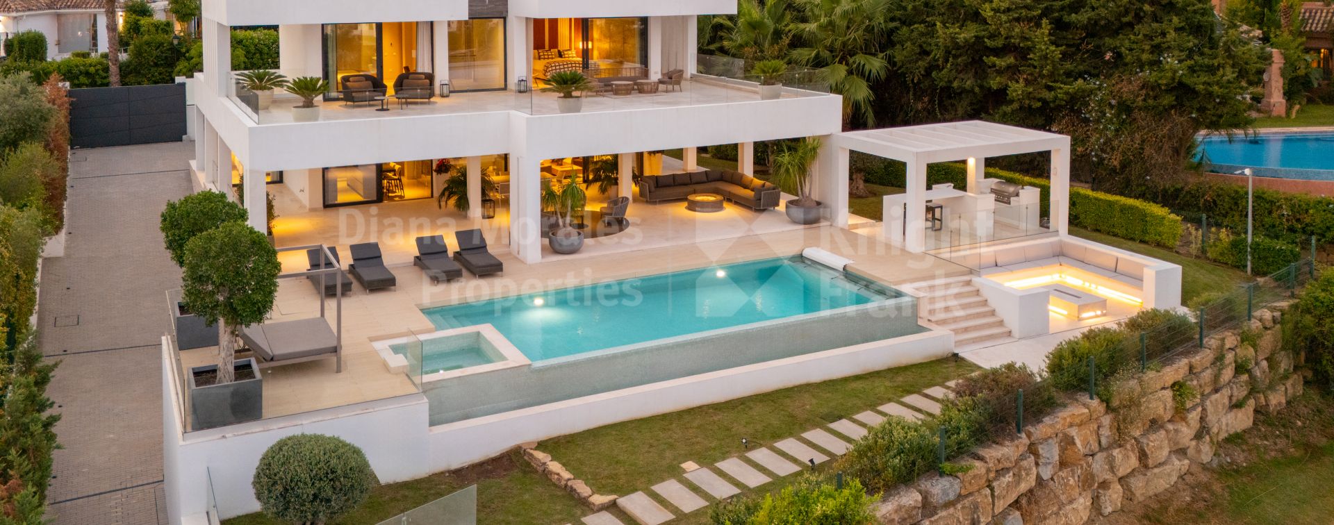 Leo 21B, contemporary house on the front line of the golf course in Las Brisas