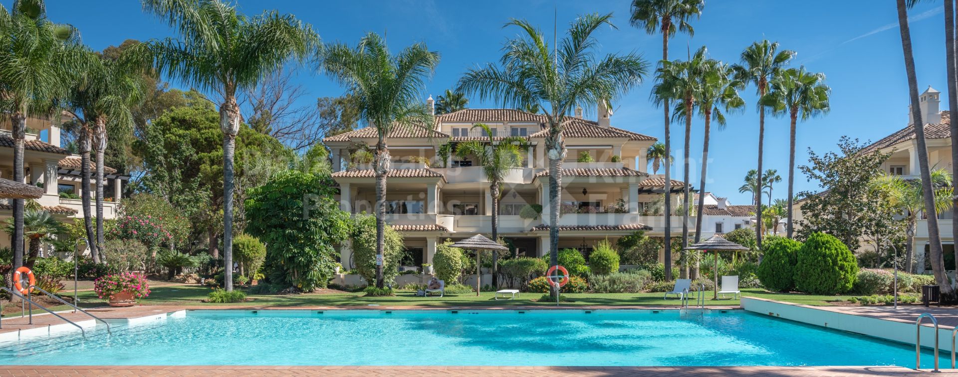 Las Alamandas, Luxury duplex penthouse in the heart of the Golf Valley